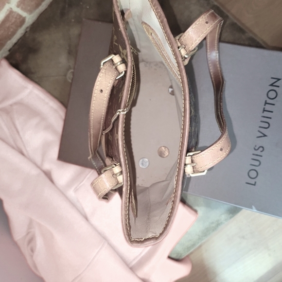 Louis Vuitton Tote Bucket bag! - Picture 5 of 5